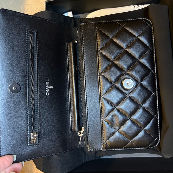 Like new Chanel clutch . Only used for a few hours , no signs of wear. - Picture 2 of 6